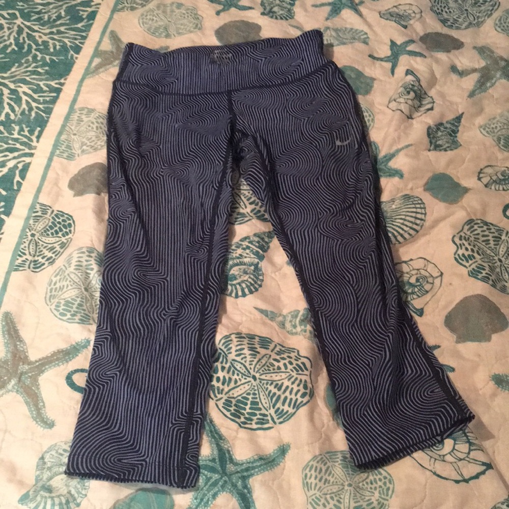 Nike dri fit workout crop leggings